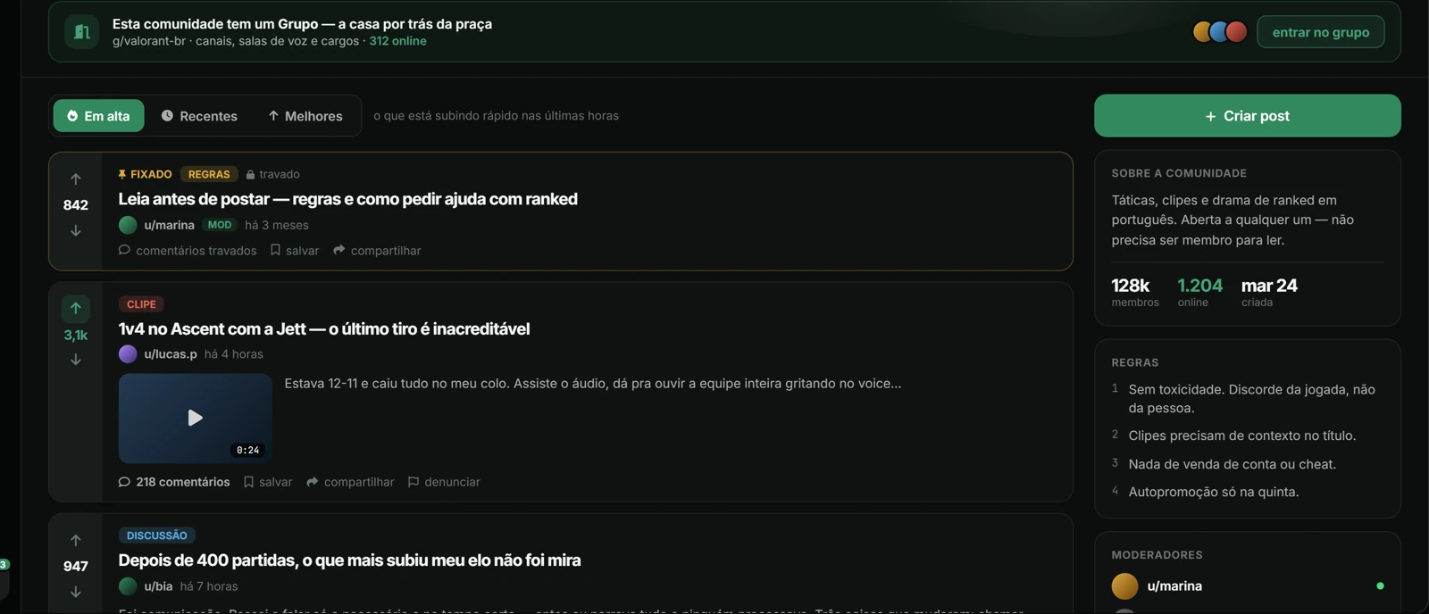 Uma comunidade: a faixa que liga a praça ao grupo por trás dela, posts com votos e a coluna com as regras